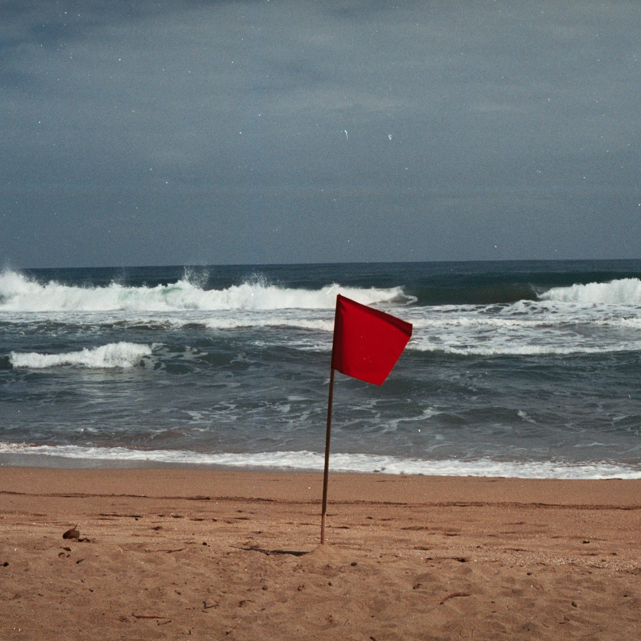 A red flag on the beach