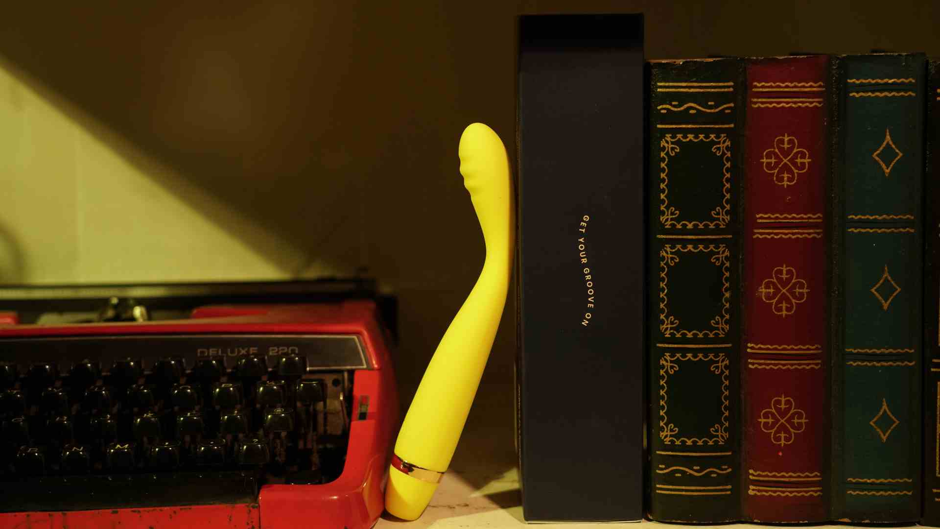  MyMuse’s Groove massager positioned upright against its packaging